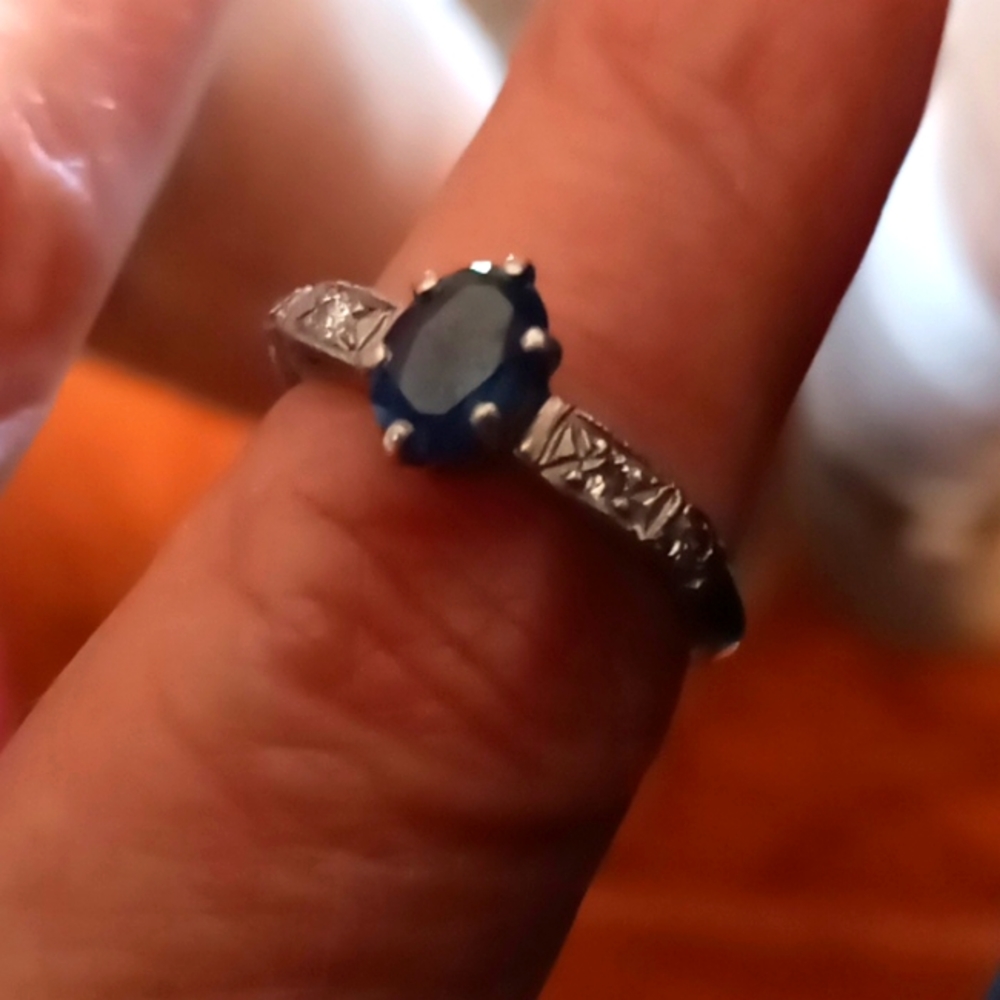 Blue sapphire ring